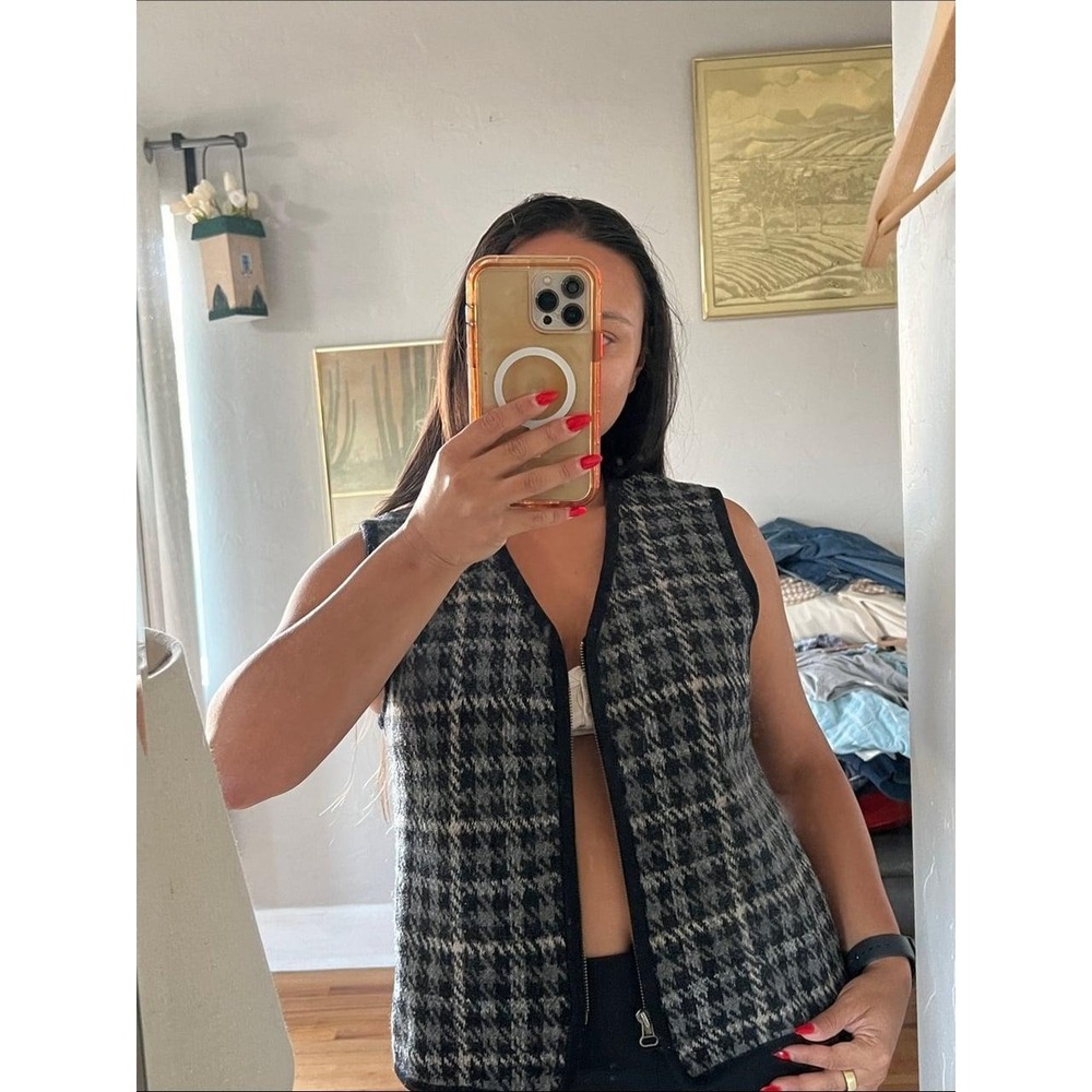 REQUIREMENTS black/tan 100% Wool sweater vest